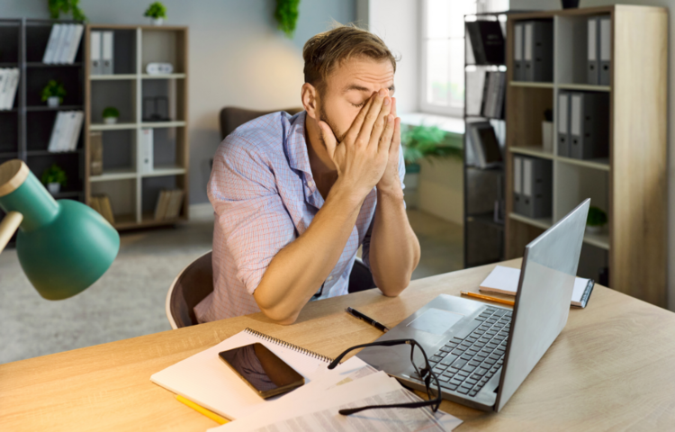 Illustration « Loud working » : quand les salariés font semblant de travailler